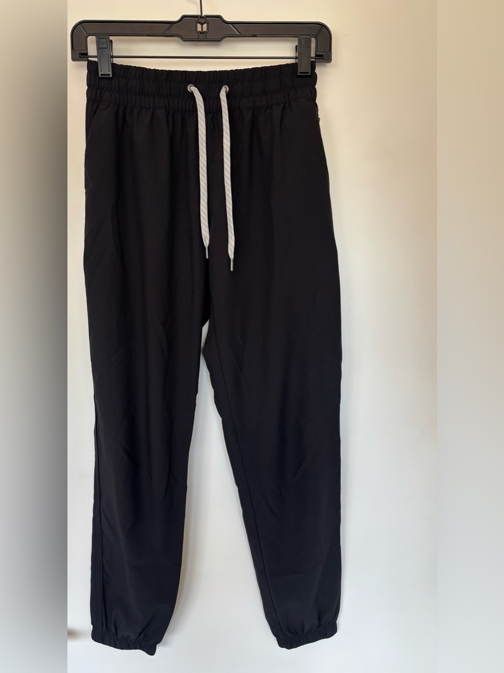 Vuori Women’s Weekend Joggers in Black size XS